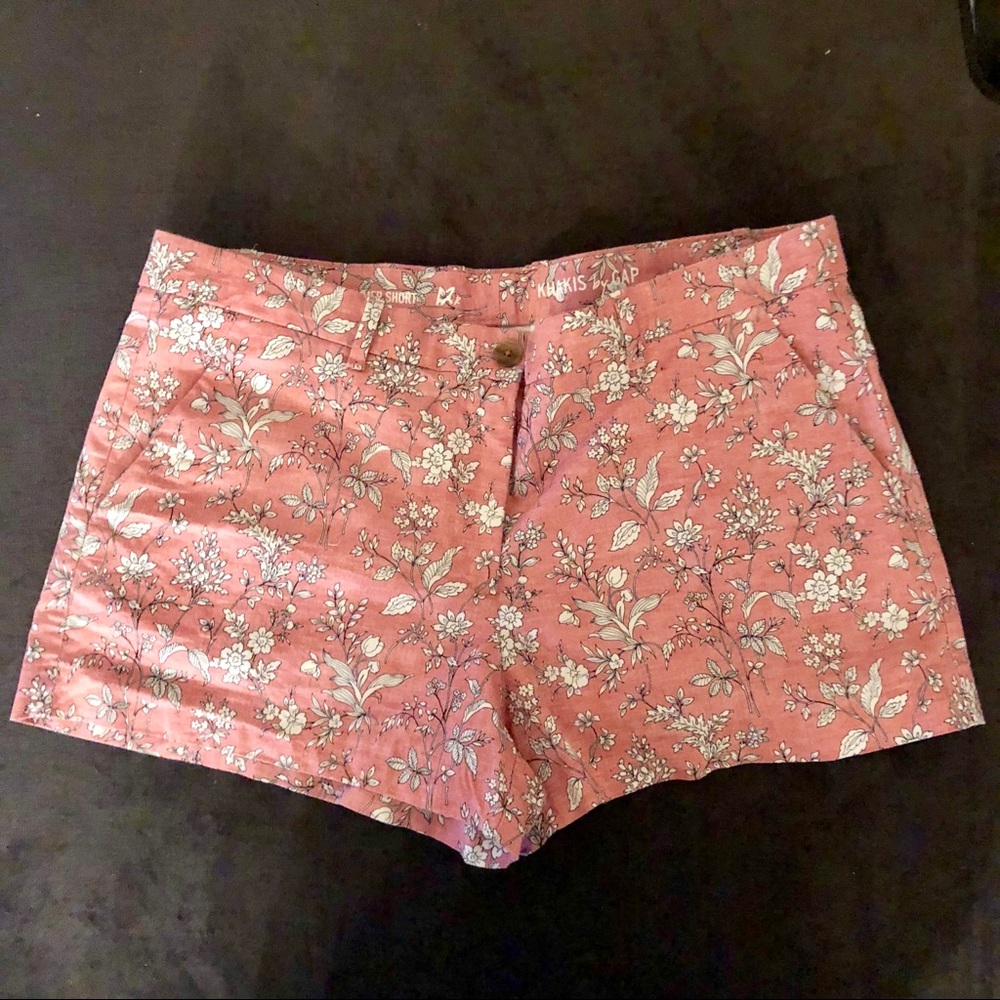 Gap pink floral khaki shorts